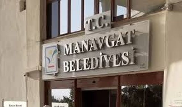 Manavgat Belediyesi'ne gece yarısı haczi! 3 makam aracına el konuldu