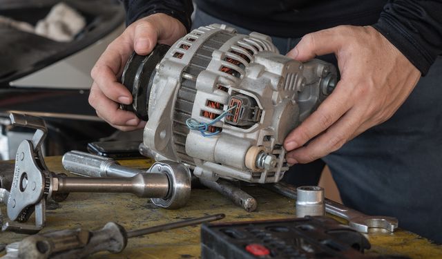Alternatör nedir, nasıl çalışır, kullanım alanları ve faydaları nelerdir