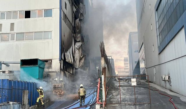 Arnavutköy’de fabrika alev aldı! Büyük hasar oluştu