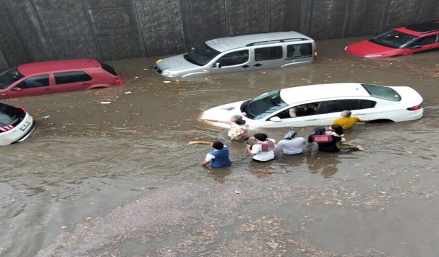Denizli'de sağanak yağış mağduriyet yarattı