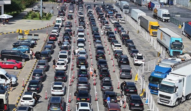 Gurbetçiler tatil sonrası Türkiye’den hüzünle ayrılıyor