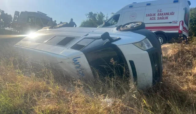 Hatay'da minibüs devrildi, yaralılar var!