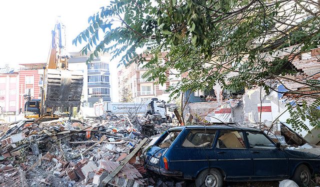 Sındırgı’daki yıkımın ardından 786 artçı deprem kaydedildi!