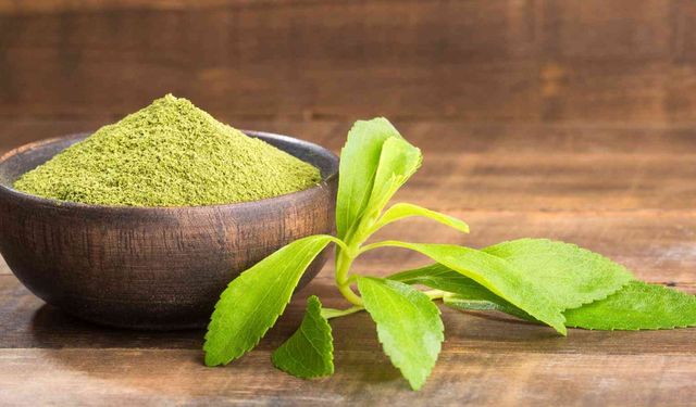 Stevia nedir? Ne işe yarar, doğal mı ve en sağlıklı tatlandırıcı hangisi