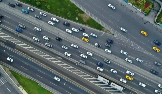 Sürücüler dikkat! Anadolu Otoyolu ve TEM’de trafik kapatıldı, alternatif güzergahlar açıklandı