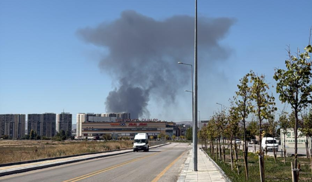 Ankara’da geri dönüşüm fabrikasında büyük yangın paniği