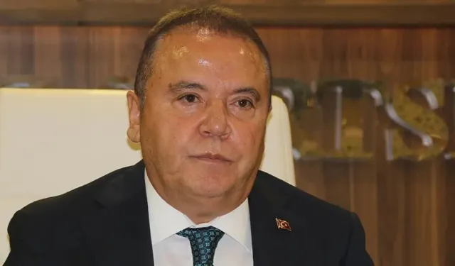 Muhittin Böcek uyuşma şikayetiyle hastaneye kaldırıldı