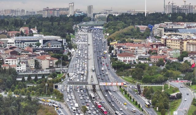 Okullar açıldı, İstanbul trafiği kitlendi!