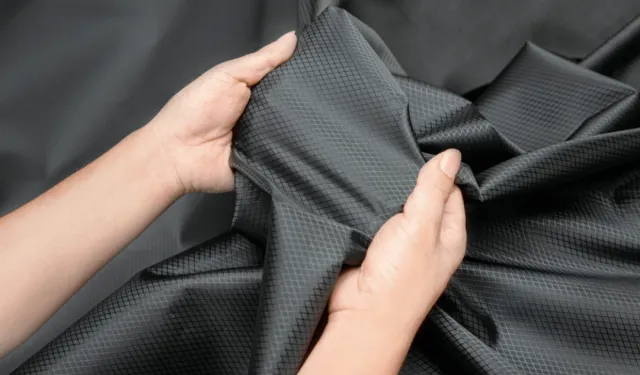 Polyester kumaş nedir, özellikleri neler? Kullanım alanları hakkında detaylı bilgi