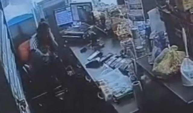 Manisa’da akaryakıt istasyonunda dehşet: Eski eşini kucağındaki bebeğe rağmen defalarca bıçakladı!