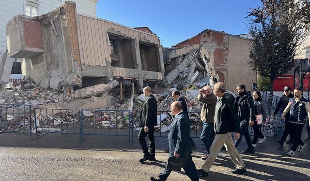 Kocaeli’de çöken binanın ardından kritik uyarı: 'Zemin ciddi problem gibi görünüyor'