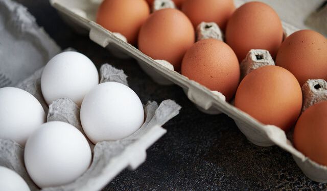 Beyaz mı kahverengi mi? Yumurta alırken yapılan büyük yanılgı