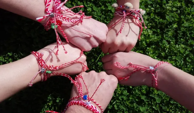 Marteniçka nedir, ne anlama gelir? Ne zaman takılır?