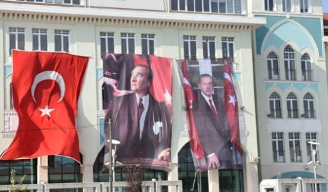 Okullara milli bayramlarda Erdoğan posteri asılması talimatı verildi