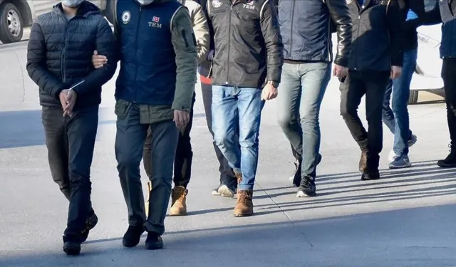 İstanbul merkezli 8 ilde sahte ikamet izni operasyonu: 64 gözaltı