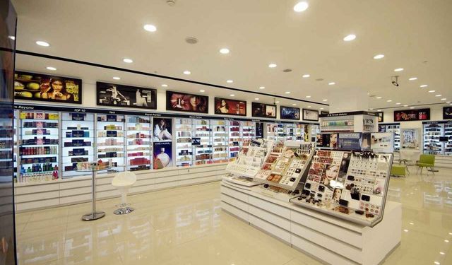 Ünlü kozmetik mağazasında alıkoyma iddiası: Çalışan polis ekiplerince kurtarıldı