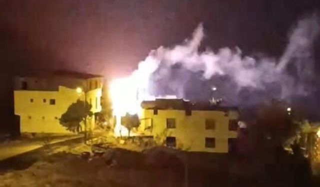 Trafo patlaması geceyi aydınlattı: O anlar kamerada...