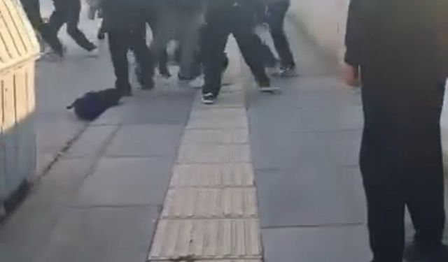 Akran zorbalığında son nokta: Okul önündeki çocuk defalarca tekmelendi!