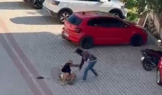 Antalya'da kan donduran cinayet kamerada: Annesiyle ilişkisi olduğunu iddia ettiği adamı defalarca bıçakladı