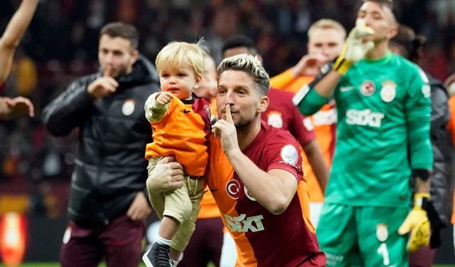 'Baba Galatasaray'a gelebilir miyim?' diyen Ciro muradına erdi! Mertens ailesi derbiyi tribünden izledi!
