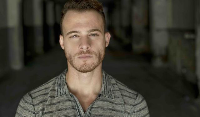 Kerem Bürsin’e Dubai’de onur ödülü