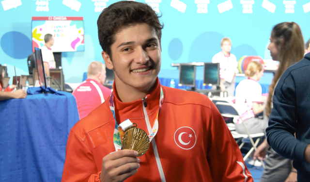 Muhammed Furkan Özbek’ten altın madalya şov