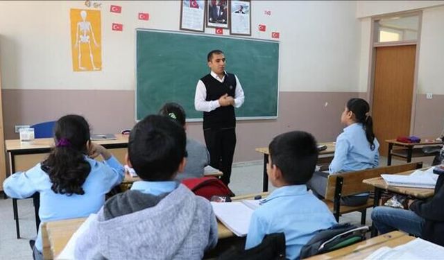 Öğretmenler Günü ne zaman, bu yıl hangi güne denk geliyor? Öğretmenler Günü tarihçesi