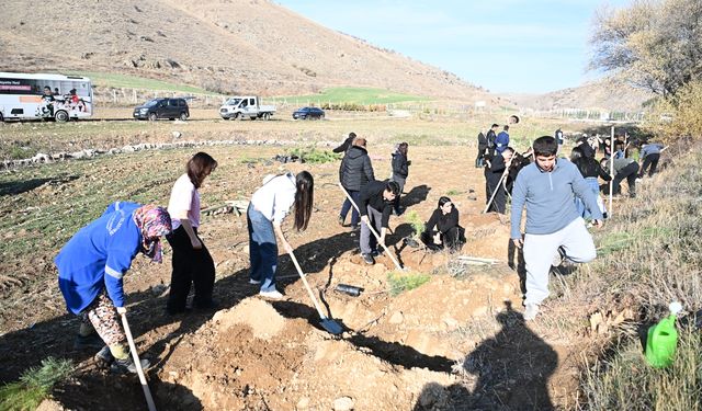 Mamak’ta öğrenciler doğa için sahaya indi