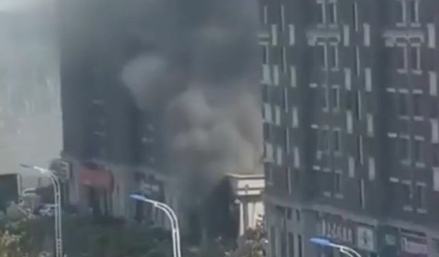 Çin'de 4 katlı binada yangın paniği