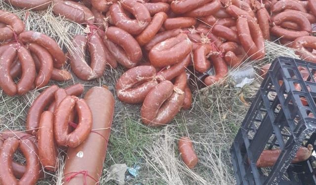 Başkent’te gıda skandalı: yüzlerce kilo et ürünü araziye döküldü