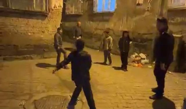 Sur’da bu kez silah değil neşe sesleri: Polis ve çocukların oyunu yürekleri ısıttı