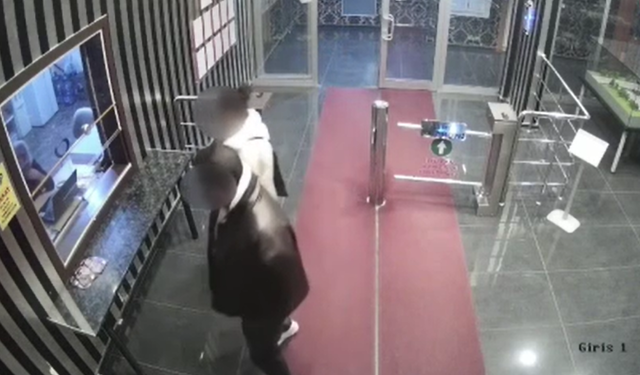 Adama tuzak kurmuşlar! Bir kadın eve davet ettiği kişiyi, sevgilisiyle gasbetti