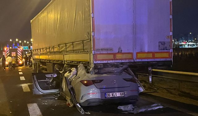 Ankara’da kaza dehşeti: Otomobil tırın altına girdi! 2 kişi can verdi