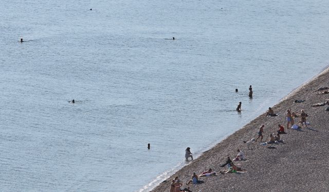 Antalya’da mevsimler karıştı: “Akşam soba, gündüz güneş ve deniz!”