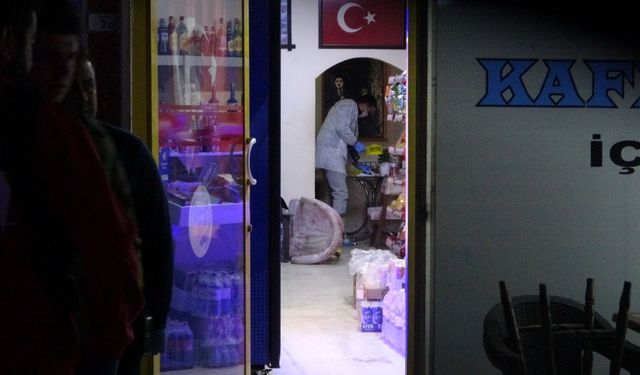 Antalya’da market kan gölüne döndü: 2 ölü!