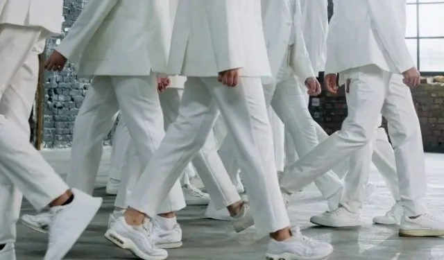 Beyaz pantolon altına ne giyilir? Beyaz pantolon nasıl giyilir?