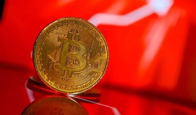 Bitcoin'de sert düşüş! 10 yıl sonra bir ilk: Kazançlar silindi, ETF'lerde çıkış sürüyor