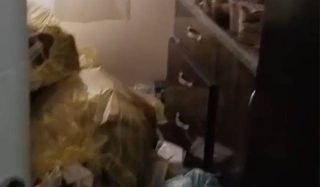 Kiraya verdiği dairesi çöplüğe döndü!