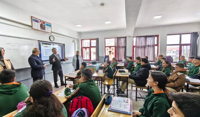 Kaymakam Kaya’dan Yahya Kemal Ortaokulu’na ziyaret