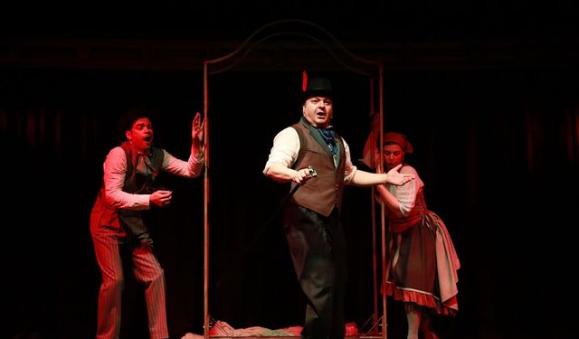 Yenimahalle’de Tiyatro Perdesi “Şakşakçılar” ile açılıyor