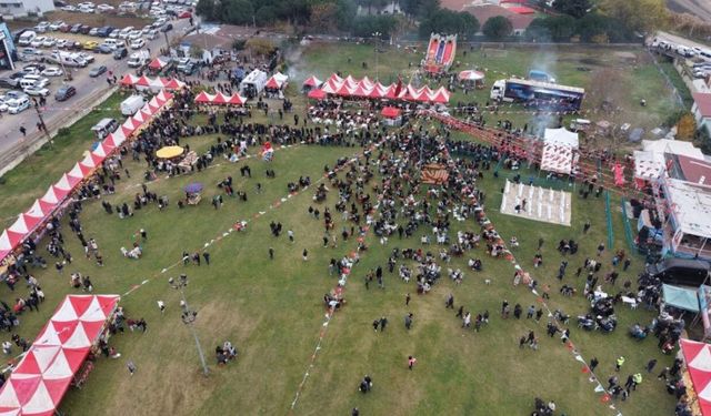 Tekirdağ'da o mahallede şölen havası! Tonlarca ürün ücretsiz dağıtıldı: Binlerce kişi aynı halkada buluştu!