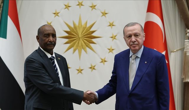 Cumhurbaşkanı Erdoğan, Abdulfettah el-Burhan'la bir araya geldi