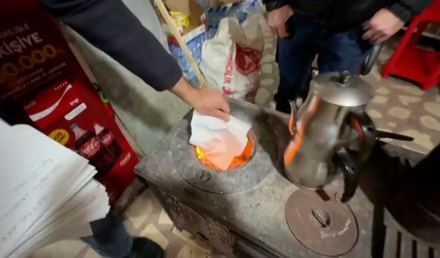 100 bin liralık veresiye defterini yaktı!