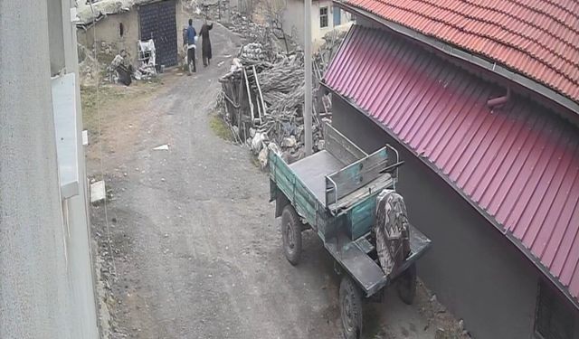 Kan donduran görüntüler! Sığındığı evde dehşeti yaşadı: Yerdeki eşinin kafasına tekme attı
