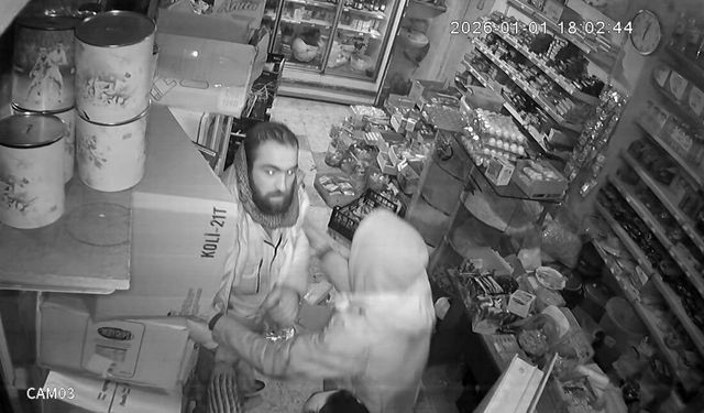 Gaziantep'te markette çocuğun boğazına bıçak dayayan şahıs tutuklandı: Olay anı güvenlik kamerasında