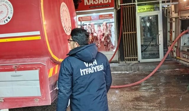 Van'da iş yeri yangını