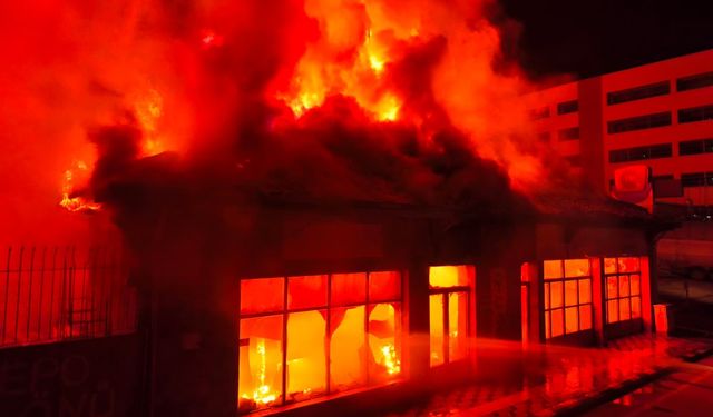 Felakete kıl payı: Akaryakıt istasyonuna sıçramadan söndürüldü