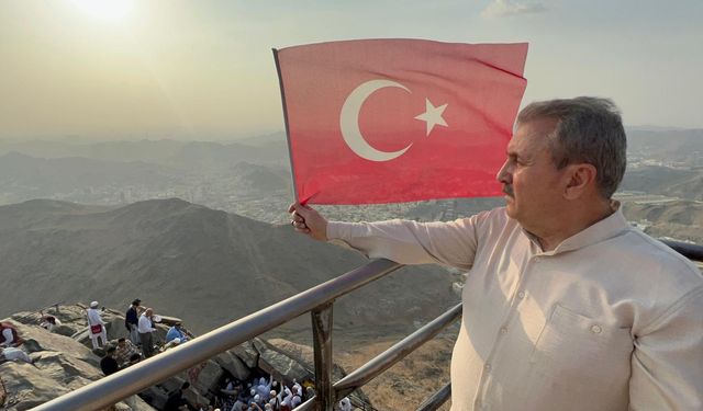 Nur Dağı'ndan Türk bayrağını salladı