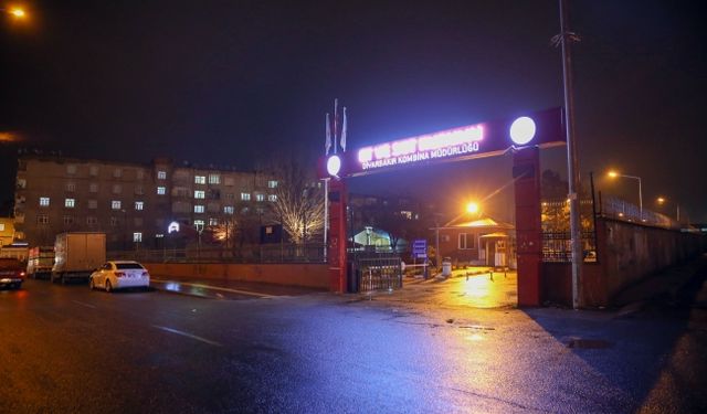 Diyarbakır Emniyet Müdürlüğü'ne el yapımı patlayıcı atıldı