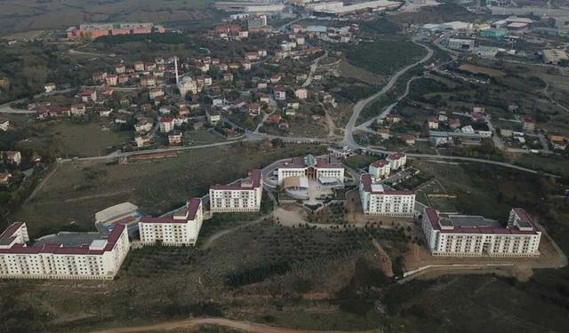 Gebze'deki hasar gören yurtta deprem kaygısı yaşanıyor